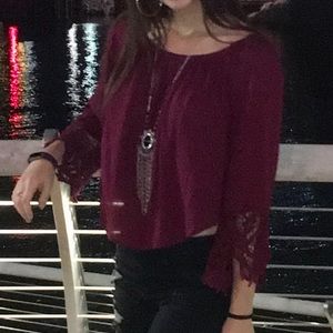 Off the shoulder / Semi crop Top